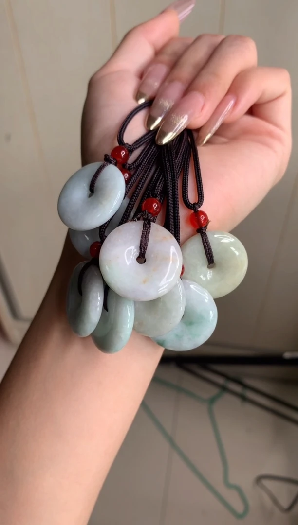 颈饰未镶嵌翡翠松**布多样性发其一