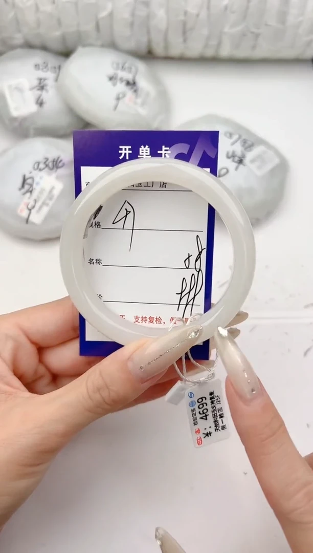 和田玉手镯未镶嵌47颜色微差无瑕疵