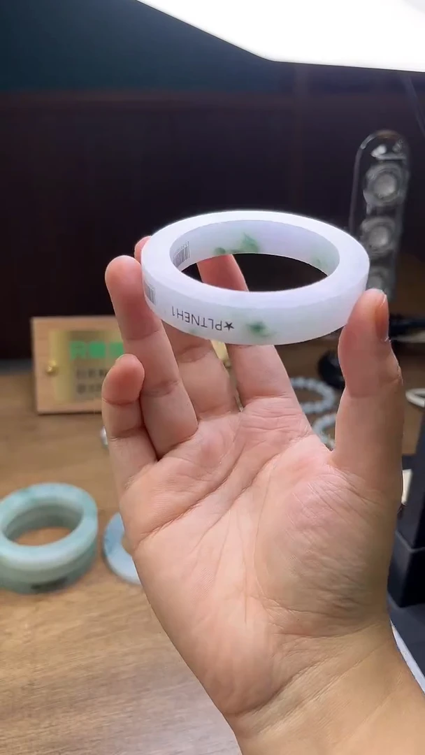 未镶嵌手镯定制翡翠人*定制