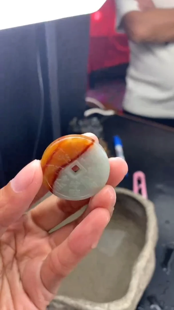 颈饰未镶嵌翡翠过***水山鬼红翡