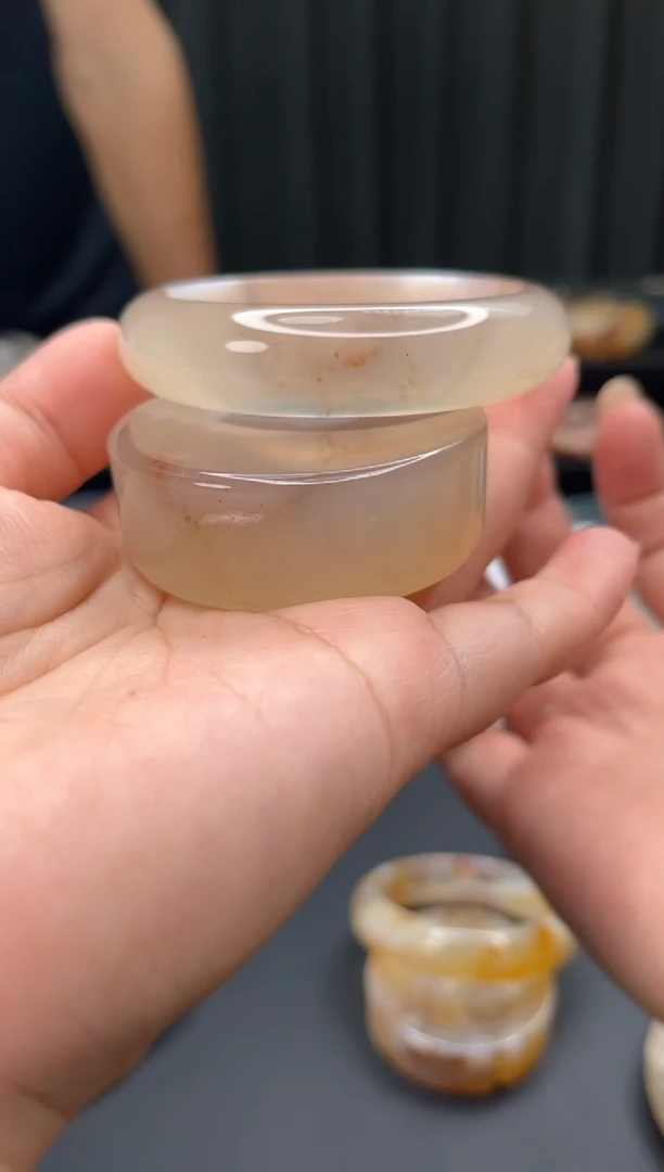 石英质玉手镯未镶嵌赠送镯心（54圈口）无证书