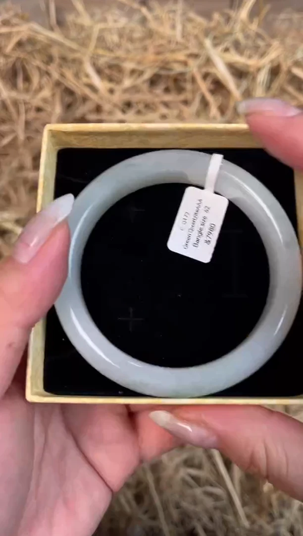 未镶嵌手镯石英质玉C-0172