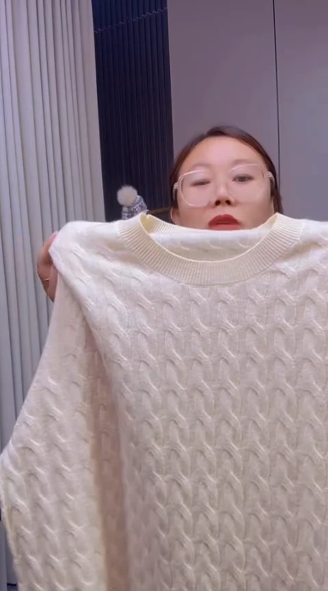 山羊绒慵懒范麻花羊绒衫米黄色