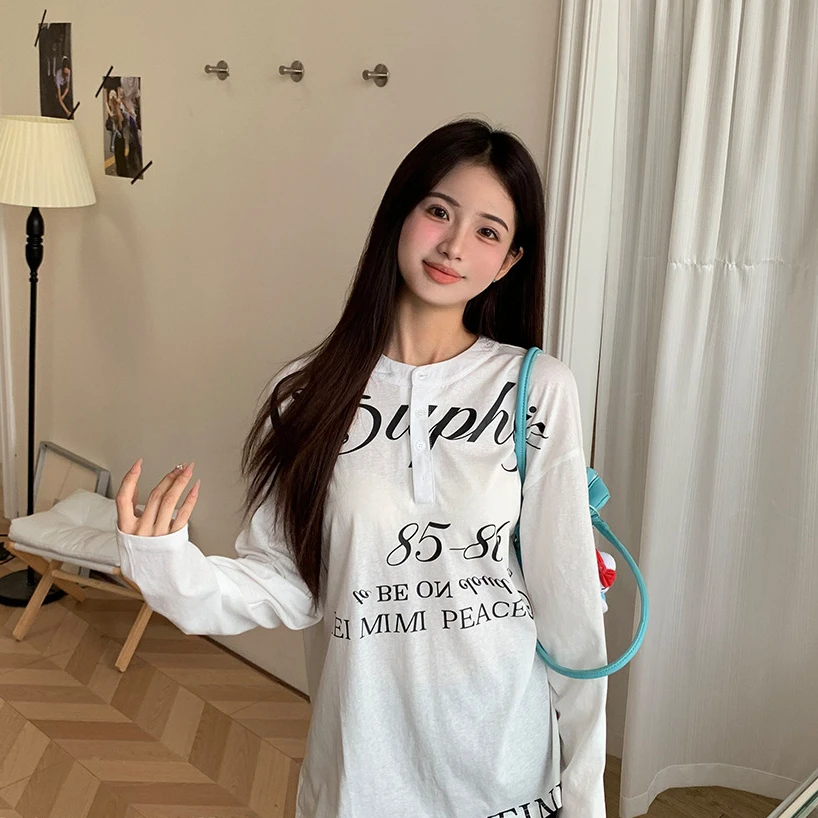 美式复古字母印花纽扣宽松显瘦气质长袖T恤女早秋慵懒风防晒罩衫