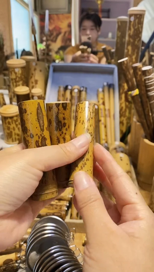 商**织梅鹿竹精品小把玩一个