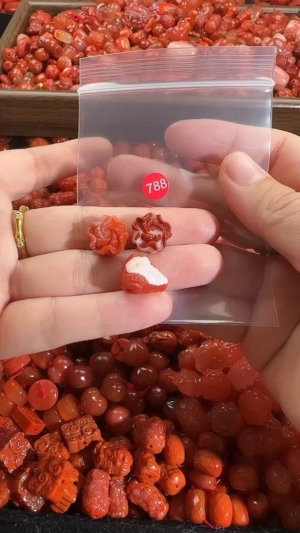 颈饰未镶嵌南红玛瑙1