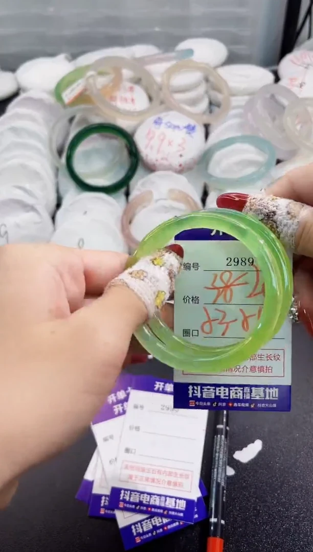 玛瑙/玉髓手镯未镶嵌2989