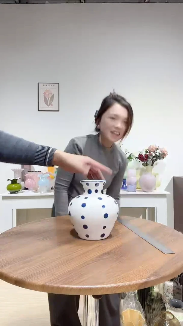手绘波点小陶瓷花瓶