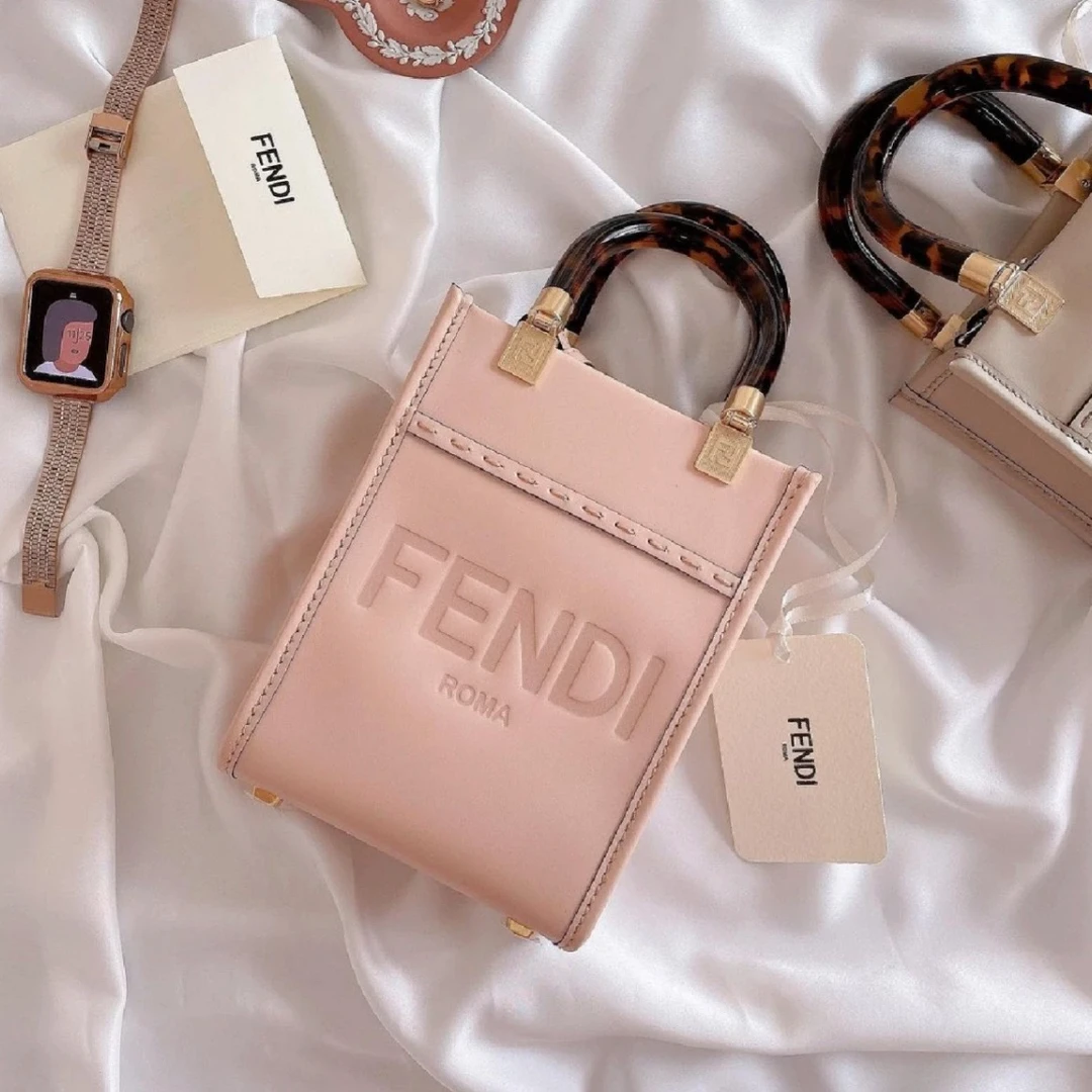 95新 FENDI/芬迪  展会外场！粉色mini琴谱包