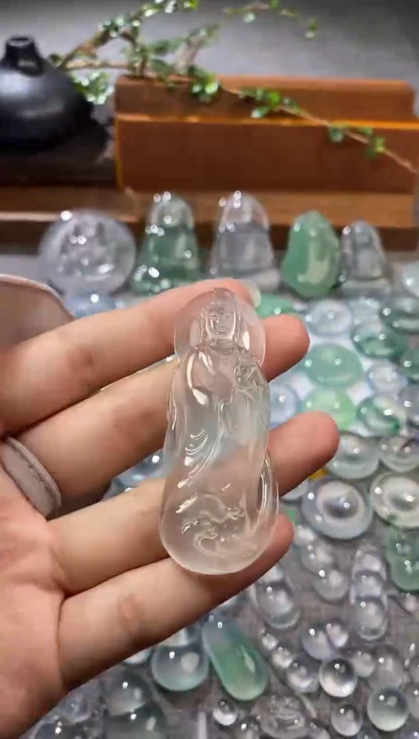 吊坠(不含链)未镶嵌翡翠观音