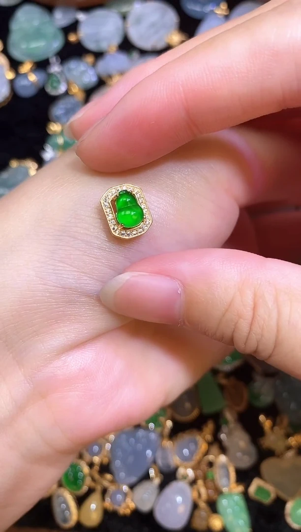 颈饰银S925镶嵌翡翠千***姥天然A货翡翠