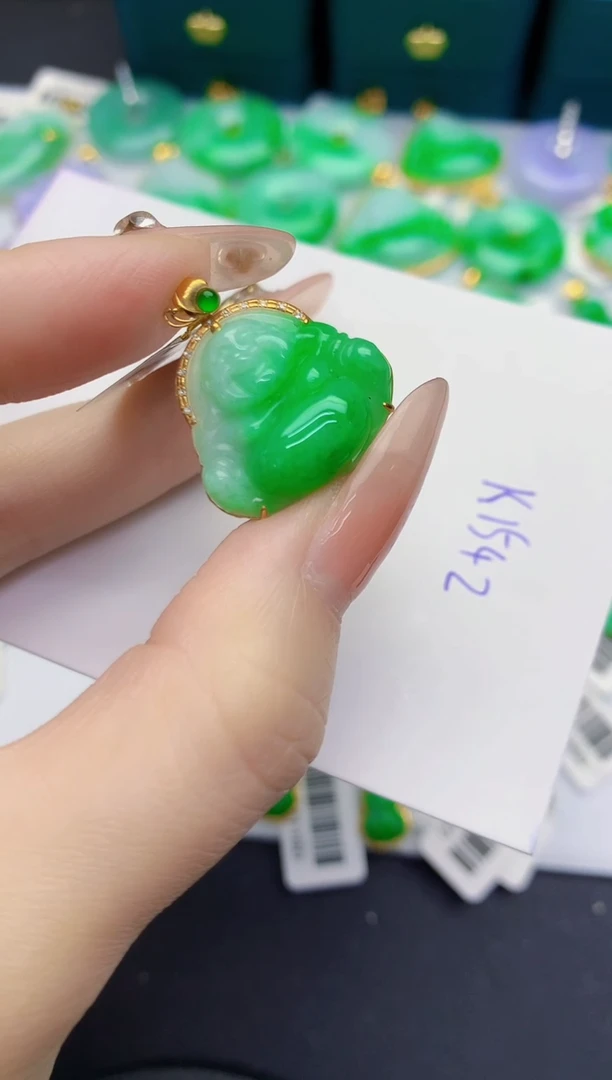 颈饰18K金镶嵌翡翠缅甸天然翡翠A货