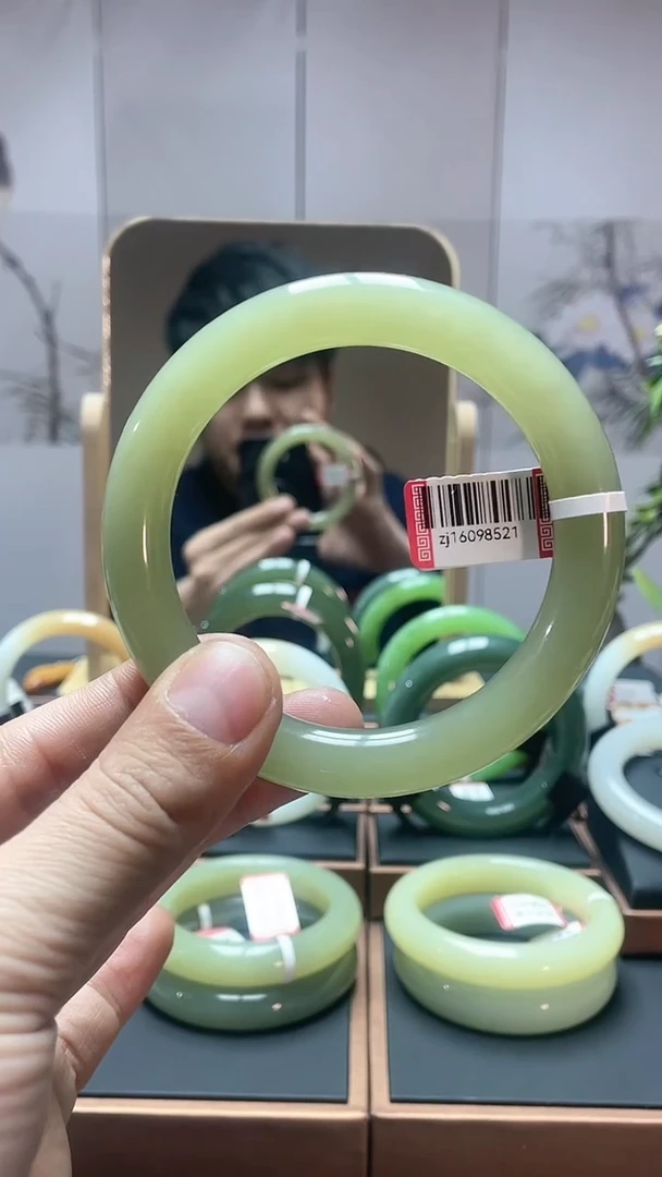 【闪购商品】和田玉手镯未镶嵌62湖水绿16098521