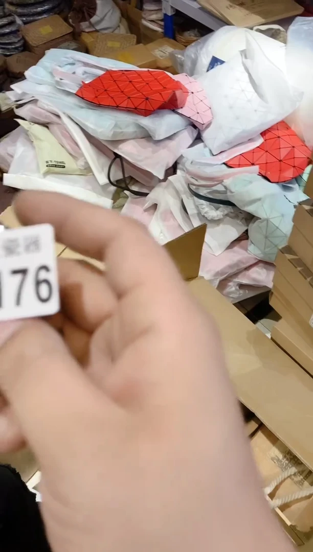 【闪购商品】瓷片176吃毒苹果的猫吃毒苹果的猫