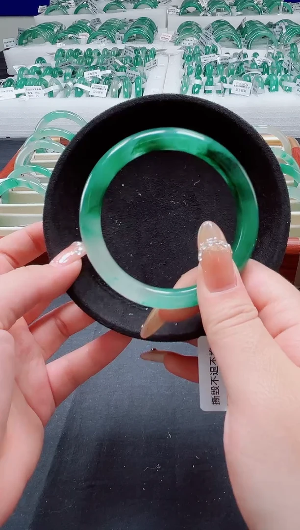 未镶嵌手镯石英质玉（非洲翠）圈口58