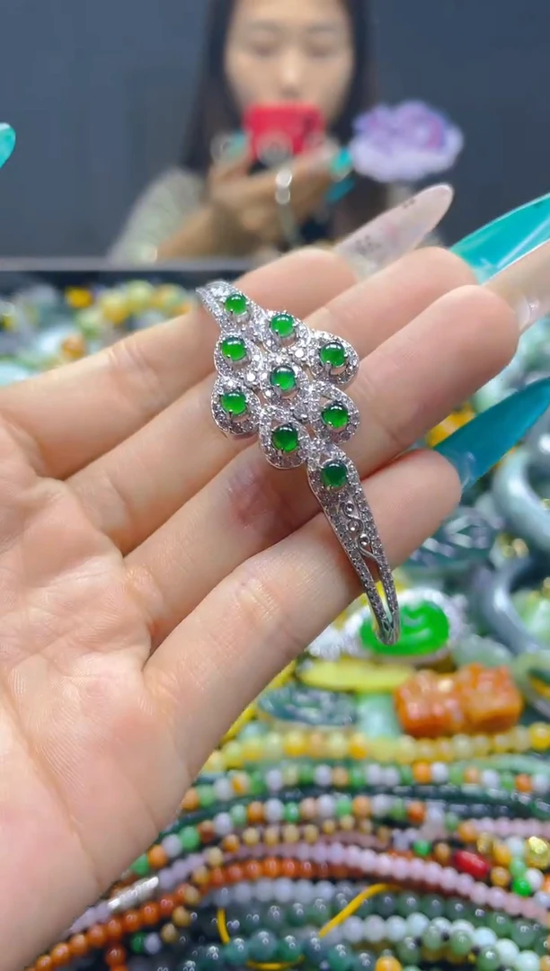 颈饰未镶嵌翡翠/B/翡翠A货，一件也是批发价