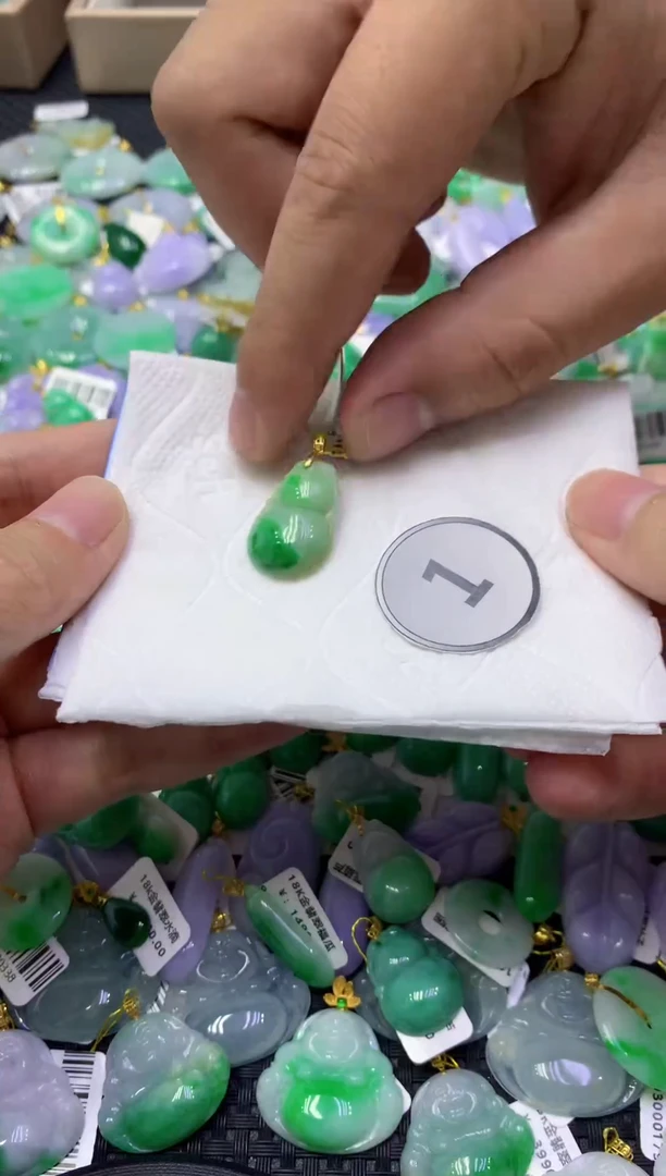 颈饰未镶嵌翡翠天然缅甸翡翠A货