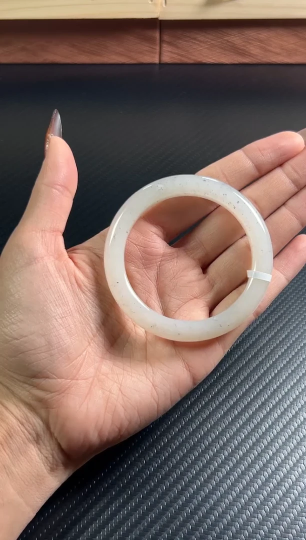 未镶嵌手镯和田玉黑山微色差55M