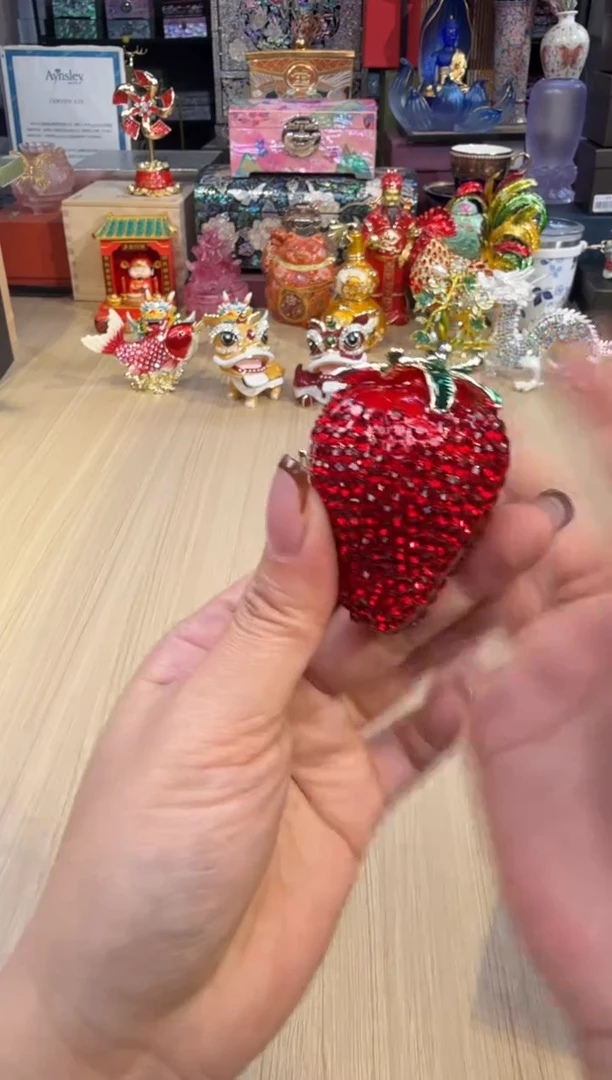 151七宝满钻红色草莓