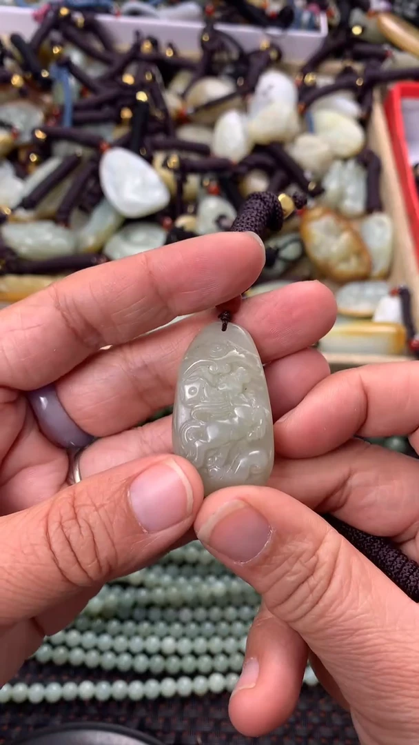 【闪购商品】和田玉颈饰未镶嵌多样性发货没有证书拍一发一有瑕