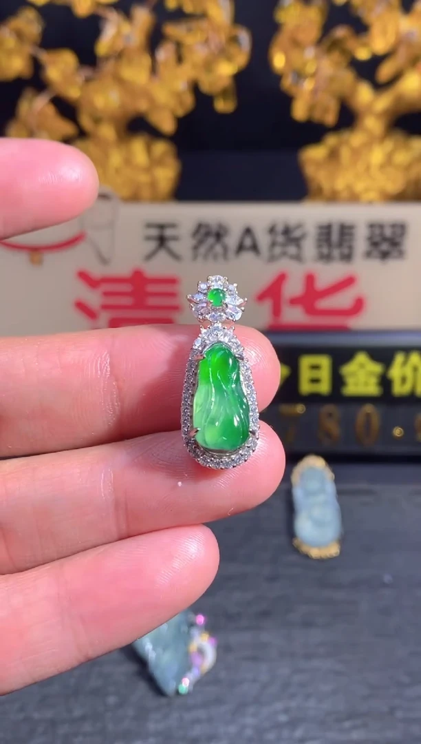 翡翠未镶嵌颈饰