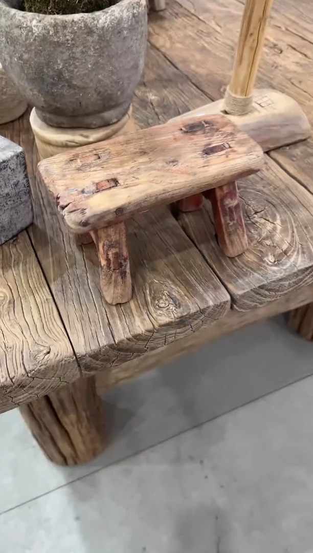 木（非红木类）凳子