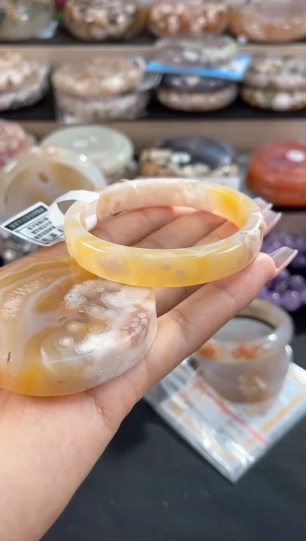 未镶嵌手镯石英质玉54