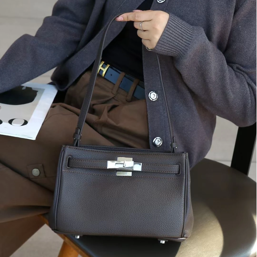 2025新款秋冬高级感真皮小方包腋下包斜挎头层牛皮百搭单肩斜跨包