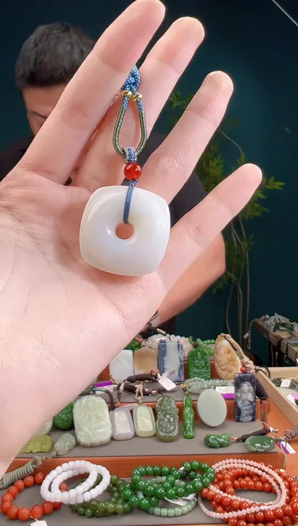 颈饰未镶嵌和田玉一物一证 拍一单发一个