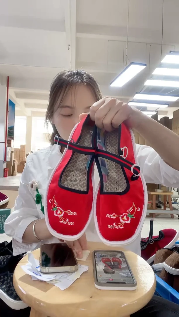 何航清仓款 大红绣花38码 72#