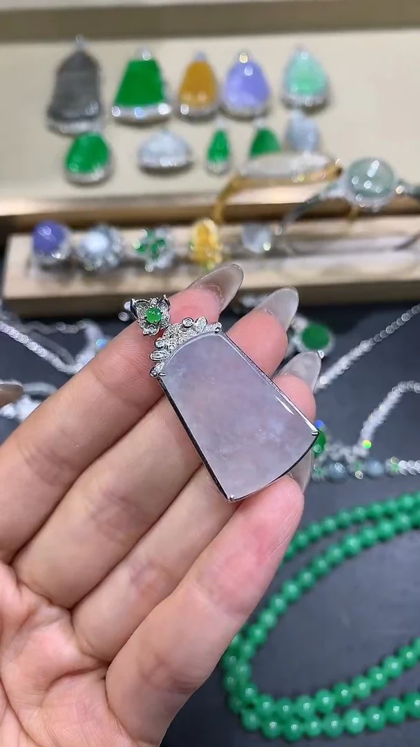 【闪购商品】翡翠吊坠(不含链)18K金镶嵌10团购