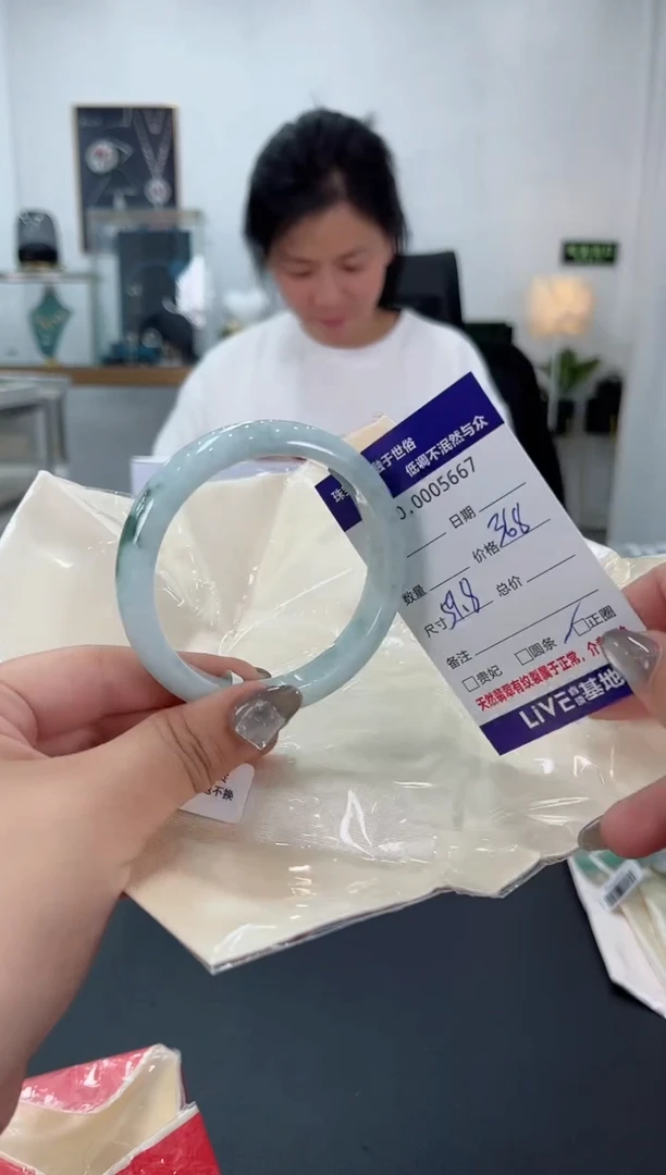 【闪购商品】翡翠手镯未镶嵌天然翡翠A货