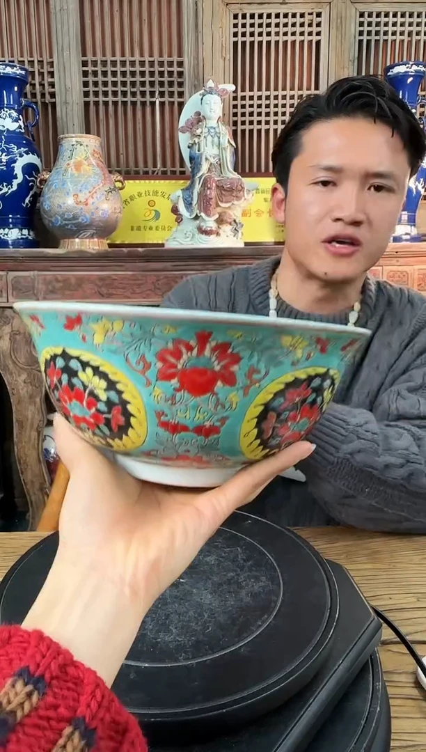 【闪购商品】摆件陶瓷 摆件 缠枝莲松石绿釉赏碗