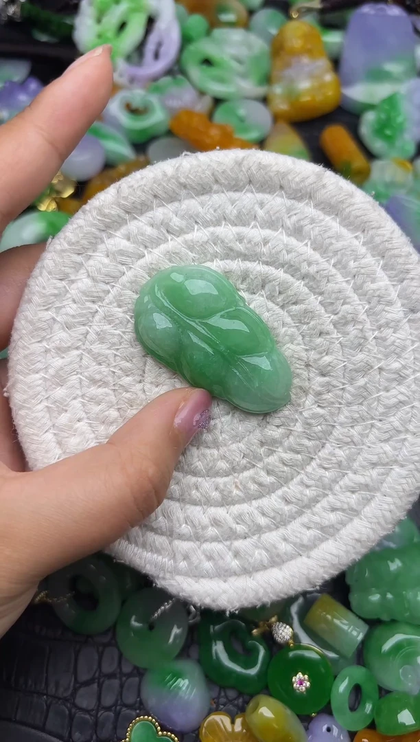颈饰未镶嵌翡翠缅甸翡翠吊坠