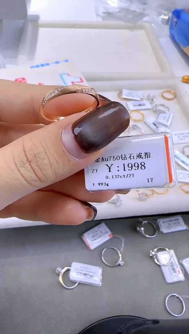【闪购商品】钻石戒指/指环18K金镶嵌179900