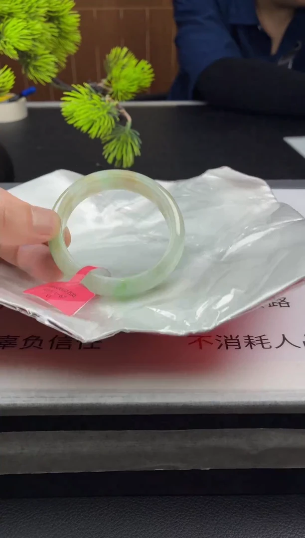 翡翠手镯未镶嵌纯天然A货翡翠手镯