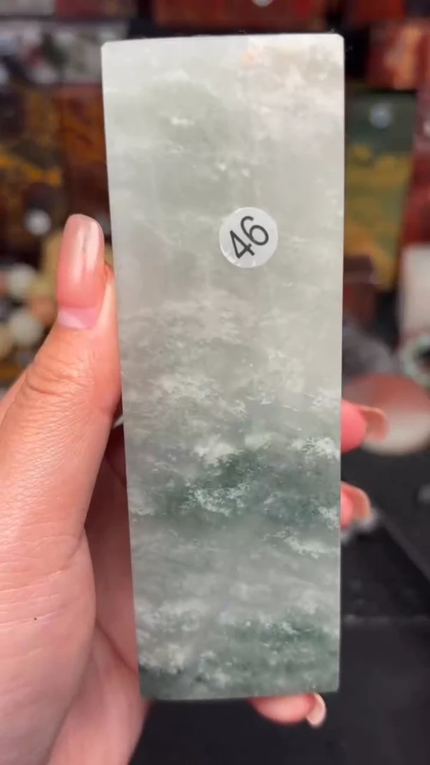 玉桂林鸡血玉摆件 编号：46