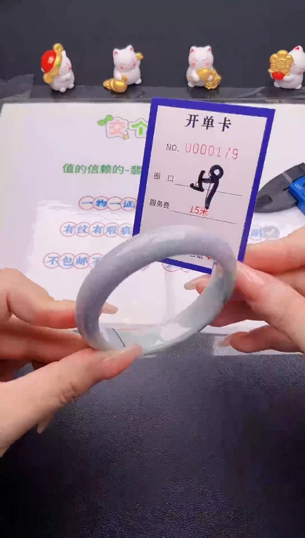 翡翠手镯未镶嵌翡翠手镯未镶嵌