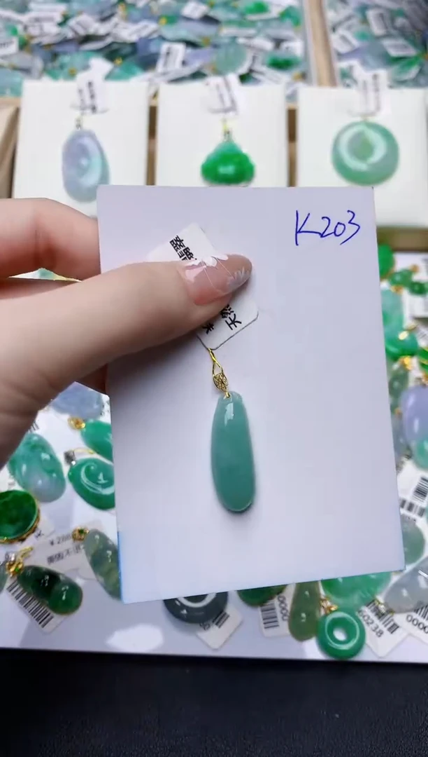 翡翠18K金镶嵌颈饰0000000000