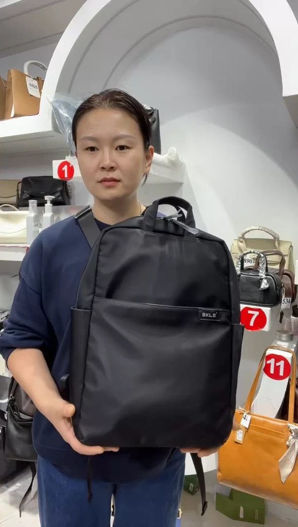 犏牛皮（革）超轻双肩布包