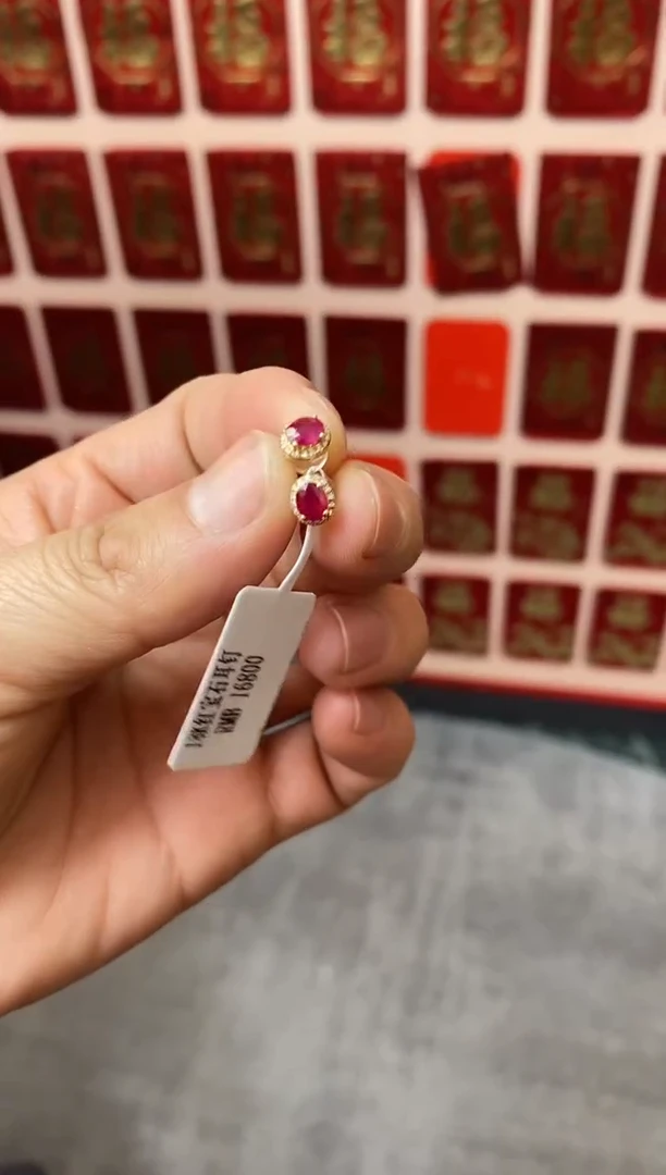 18K金镶嵌耳饰红宝石想****子红宝石耳饰