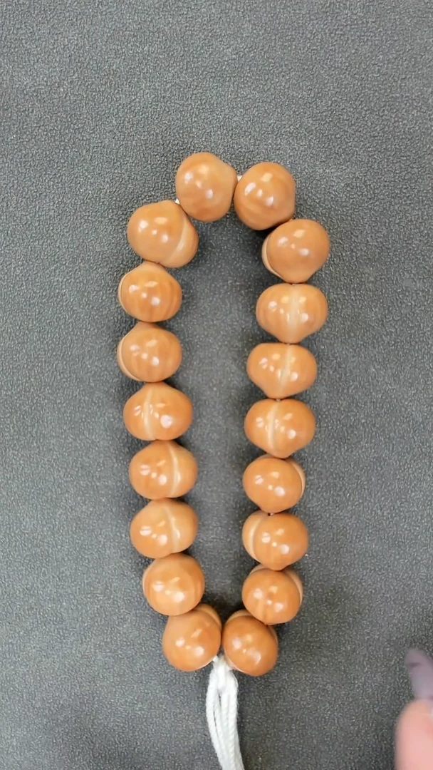 手串猴头核桃易***?全品无暇16+亮面屁桃