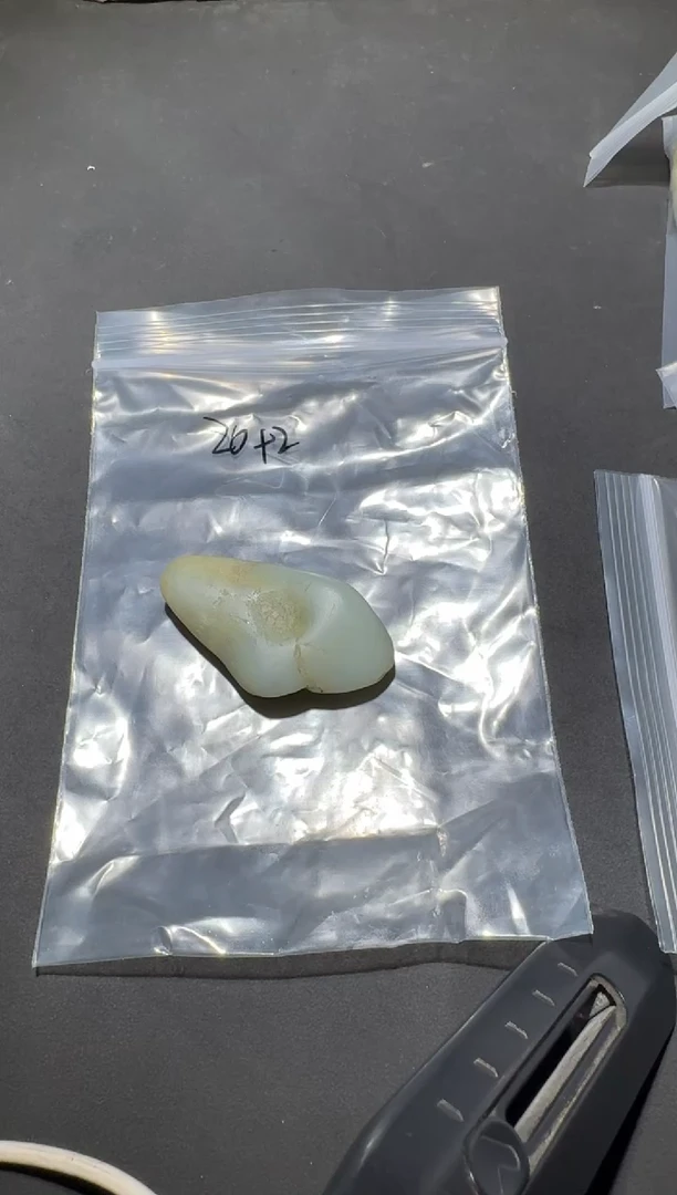 未镶嵌和田玉（糖玉）车挂和田玉