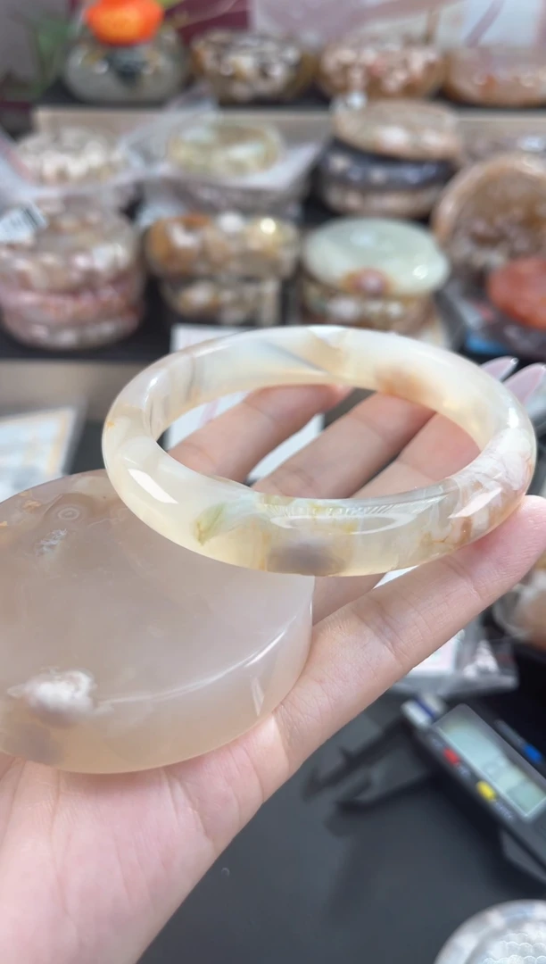 未镶嵌手镯石英质玉62