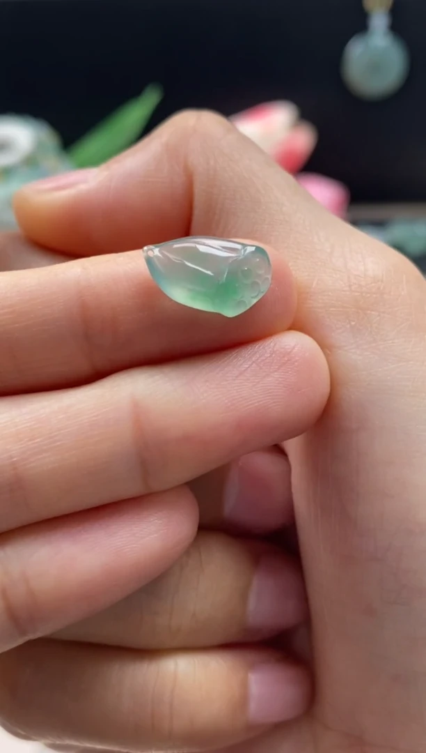 【闪购商品】翡翠颈饰未镶嵌翡翠冰绿莲蓬