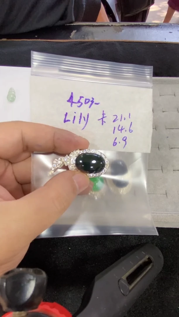 未镶嵌定制翡翠L**y缅甸翡翠A货