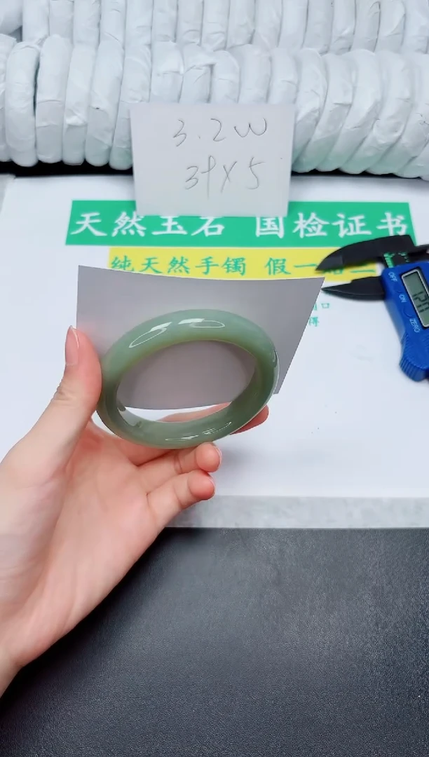 手镯和田玉未镶嵌156-55.5QS4