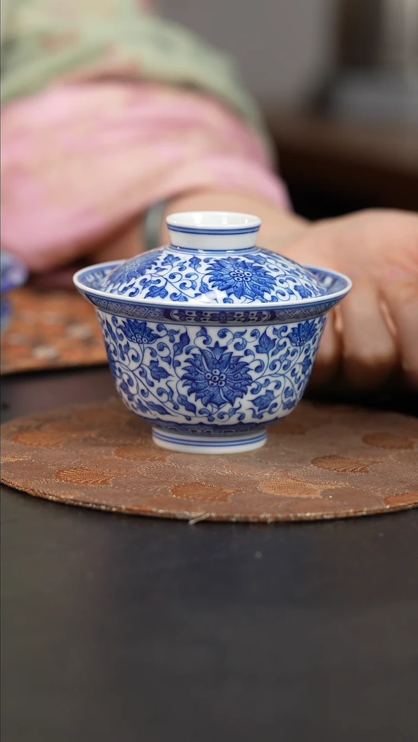 【闪购商品】杯看山柴窑青花缠枝盖碗