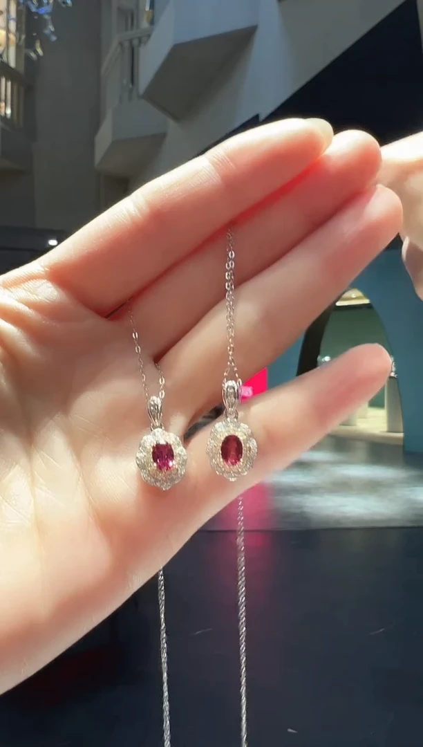 【闪购商品】石榴石吊坠(赠链)银S925镶嵌4】多样性发其一