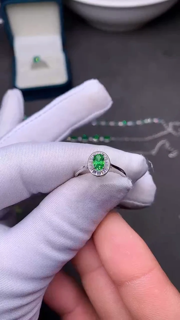 【闪购商品】石榴石（沙弗莱）戒指银S925镶嵌······